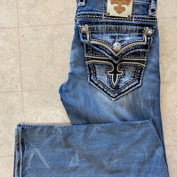 COPY - Rock Revival Jeans - Picture 4 of 7